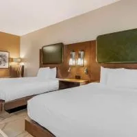 Best Western Plus Riata，位于布朗伍德的酒店