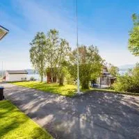 Leilighet på Finnsnes, Senja，位于Senja的酒店
