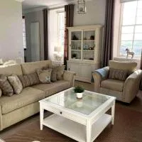 2 bedroom Townhouse within Grade C listed Ladysbridge House 2 night minimum stay，位于Ladysbridge Station的酒店