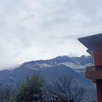 The Clover Inn，位于Kullu Manali库鲁-马纳里机场 - KUU附近的酒店