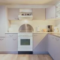 Spacious Basement Apartment with Mountain Views,位于Streymnes的酒店