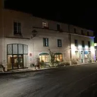 Logis Le Petit Trôo du Cheval Blanc,位于Trôo的酒店