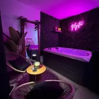 Love Room - Le Mystic，位于Saint-Symphorien的酒店