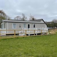 Caravan in Holcot - Sleeps 6 - Pet Friendly，位于Holcot北安普顿机场 - ORM附近的酒店