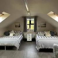 Omagh Studio b&b with Continental Breakfast Inc，位于奥马的酒店