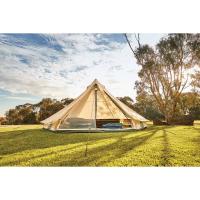 Tonga Airport Glamping - Per Person Per Mattress Shared Facilities，位于Fua‘amotu努库阿罗法国际机场 - TBU附近的酒店