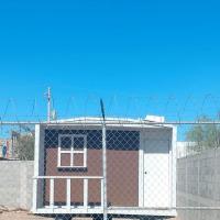 Bonito Estudio en una casa mobil，位于墨西卡利鲁道夫·桑切斯·塔沃阿达将军国际机场 - MXL附近的酒店