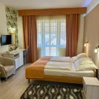 Hotel Négy Évszak，位于豪伊杜索博斯洛的酒店