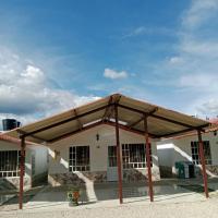 Cabañas hotel COLONIA SAN MIGUEL，位于派帕Juan José Rondón Airport - RON附近的酒店