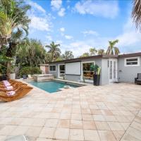 Chic Pool Naples Beach House，位于那不勒斯Naples Municipal - APF附近的酒店