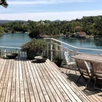 Seaside Cabin with panoramic view，位于Bømlo的酒店