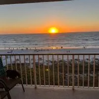 Apollo 503 Beachfront Condo Marco Island，位于Marco Island的酒店