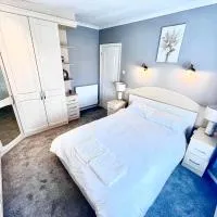 Purple Mansions - Home away from Home，位于Allesley的酒店