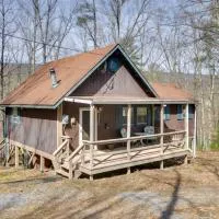 Mountain Retreat w/ Loft, Fire Pit, & Grill,位于Delray的酒店