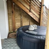 "Jade" Studio sur jardin jacuzzi，位于圣雅克德拉朗德雷恩机场 - RNS附近的酒店