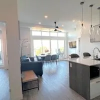 180 Mt View Huge Balcony 2BR 3Beds 2Bath 2Parkings Penthouse，位于基洛纳南潘多希区的酒店
