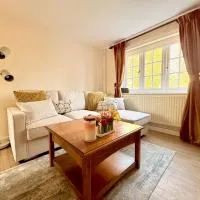 New Forest Cozy 3-Bed Family Cottage, PaultonsPark，位于Bartley的酒店