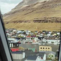 2BR House with Scenic Views - Parking - Klaksvík,位于克拉克斯维克的酒店