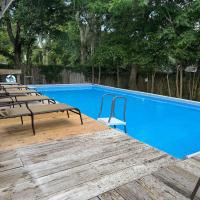 Private Pool & Yard Mins to Dining & University，位于莫比尔Mobile Regional Airport - MOB附近的酒店