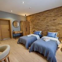 Granat Residence - Designer Villa with Eastern Charm，位于塔什干塔什干国际机场 - TAS附近的酒店