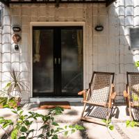 VIRYA Nest Self-Service Tiny Home in Rainforest Nest - Monkeys, Bats, Pet Friendly with a Fee，位于Subic Bay Intl苏比克湾国际机场 - SFS附近的酒店