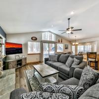 Grand Cabin Paradise - Beautiful Yard BBQ Forest，位于南太浩湖Lake Tahoe - TVL附近的酒店