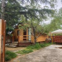 hotel Kopitnari，位于P'arts'khanaqanevi库塔伊西国际机场 - KUT附近的酒店