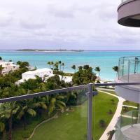 5th Floor Condo at ONE Cable Beach，位于拿骚的酒店