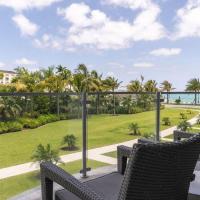 Modern Condo at One Cable Beach with Balcony，位于拿骚的酒店