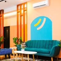 Sans Hotel Elrose Place，位于沙马林达APT Pranoto International Airport - AAP附近的酒店