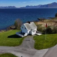 Sjønært feriehus, båt tilgjengelig for leie，位于奥勒松的酒店