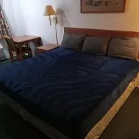 2 Double Beds Hotel Studio 234，位于利文斯顿的酒店