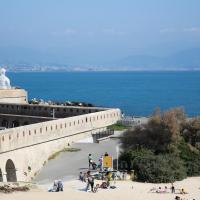 3BR on the Remparts of Antibes - Sea & Mountain View，位于昂蒂布的酒店