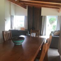 The Farmhouse Stratholm，位于Wairoa威洛亚机场 - WIR附近的酒店