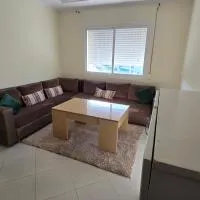 appartement 2 chambres et salon confort，位于Gzennaïa丹吉尔伊本巴特图塔机场 - TNG附近的酒店