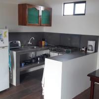 OASIS Jeni Lava Rock apartamento con entrada independiente，位于比亚米尔港General Villamil Airport - IBB附近的酒店
