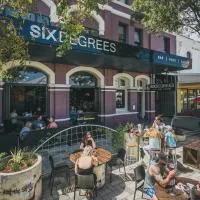 Six Degrees Boutique Hotel，位于奥尔巴尼的酒店