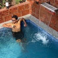 Zuluk Poolside Luxury Homestay with Swimming Pool，位于拉特纳吉里勒德纳吉里机场 - RTC附近的酒店