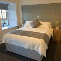 The Square Bed & Breakfast，位于查尔斯敦爱尔兰西部诺克机场 - NOC附近的酒店