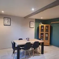 Maison cosy au calme avec jardin clos sans vis a vis, proche de vichy, clermont-ferrand, riom,，位于Saint-André-le-Coq的酒店