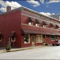 麦恩套房酒店，位于Margaretville的酒店