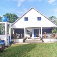 Blue Lagoon villa en bord de plage，位于圣玛丽Sainte Marie Airport - SMS附近的酒店
