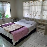 Nukuma'anu Vic's Guests house，位于努库阿洛法努库阿罗法国际机场 - TBU附近的酒店