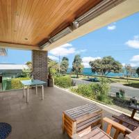 Water Front at Geelong Holiday K Villa，位于North Shore阿瓦隆机场 - AVV附近的酒店