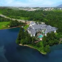 Lido Lake Resort by MNC Hotel，位于茂物的酒店