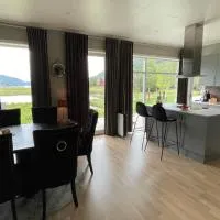 Strandhus i idylliske omgivelser，位于Batnfjordsøra的酒店