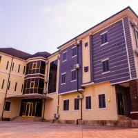 Greenview Hotel and Apartments，位于乌约Calabar Airport - CBQ附近的酒店
