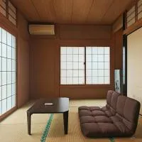 Traditional 2-Story Japanese Home Near Narita,位于Shisui的酒店