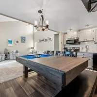 3BR Ski Resort Townhome-Sleeps 7，位于萨默塞特的酒店