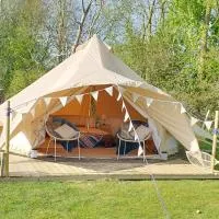 Luxury Bell tent Glamping near Yorkshire Wolds，位于波克灵顿的酒店